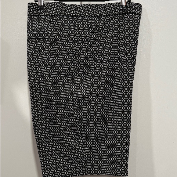 Elle Pants - Elle Monochrome Patterned Shorts